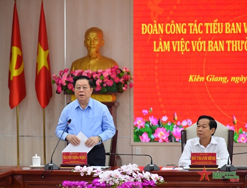 Đồng chí Nguyễn Trọng Nghĩa làm việc với Ban Thường vụ Tỉnh ủy Kiên Giang